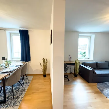 Klassen Apartments! Schnuckeliges - Mit Balkon -in -fuer Vier Personen - 1 Og